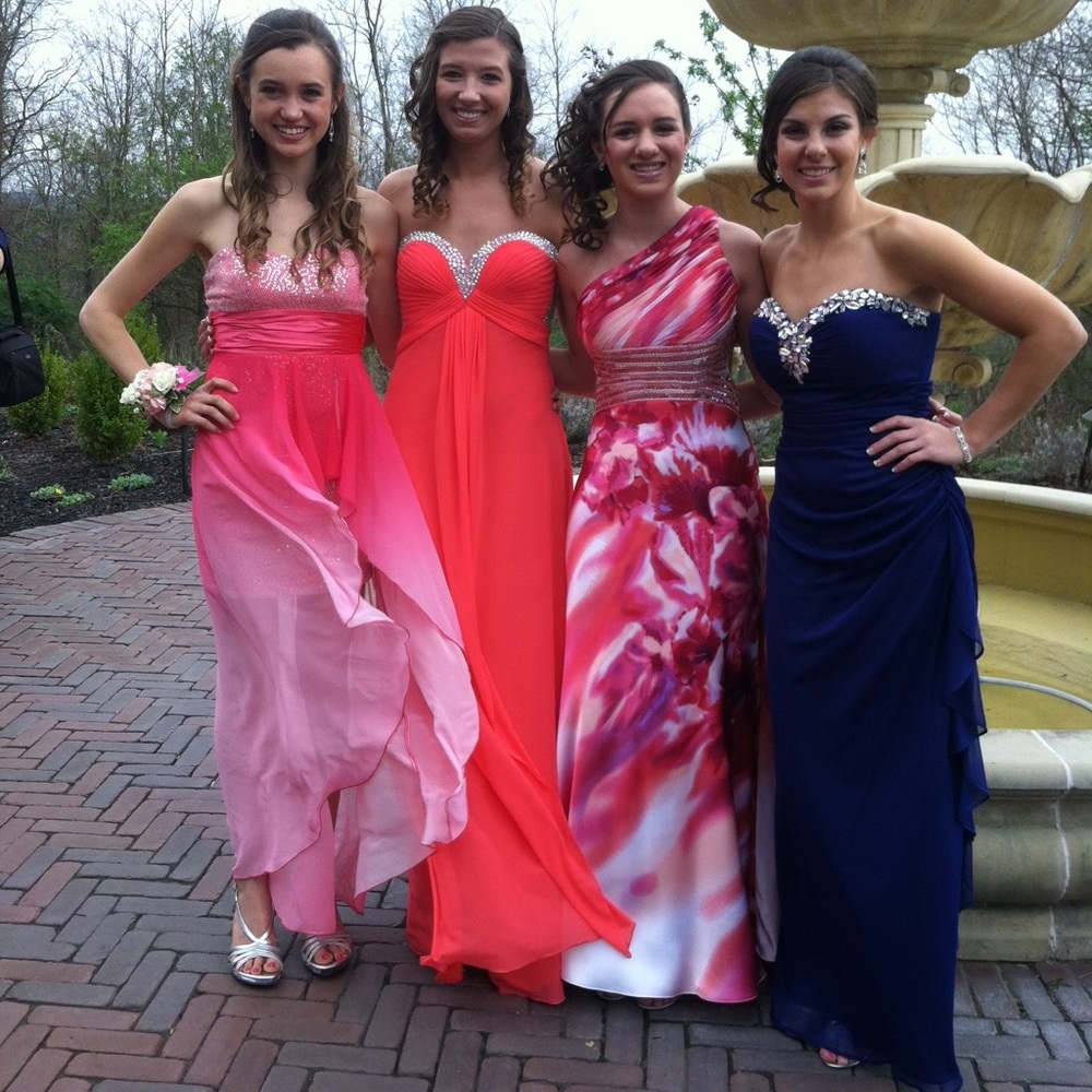 Formal Dress - Picture 3 of 4